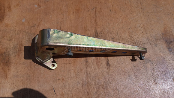 Suzuki Burgman 250 - 400 (merci lámpás) hátsó lábtartó vas jobbos - 4/4