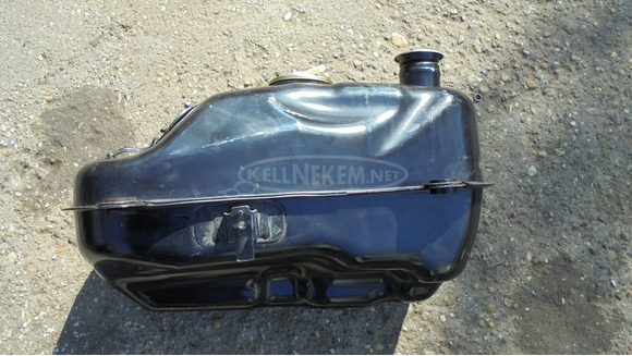 Suzuki Burgman 250 - 400 (merci lámpás) üzemanyag tank