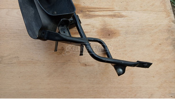 Suzuki Burgman 250 - 400 (merci lámpás) első idom tartó konzol