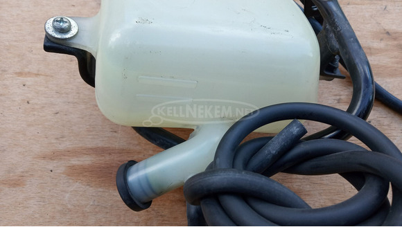 Suzuki Burgman 250 - 400 (merci lámpás) kiegyenlítő tartály