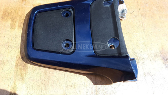 Suzuki Burgman 250 - 400 (merci lámpás) háttámla konzol kék - 4/8