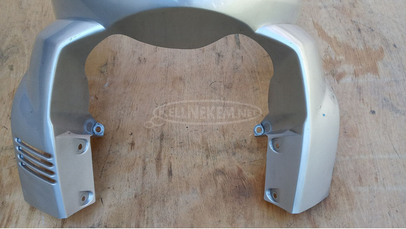 Suzuki Burgman 250 - 400 (merci lámpás) első idom 2 - 4/9