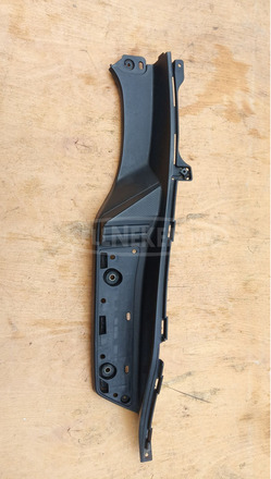 Suzuki Burgman 250 - 400 (merci lámpás) hátsó taposó balos