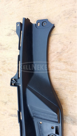 Suzuki Burgman 250 - 400 (merci lámpás) hátsó taposó jobbos