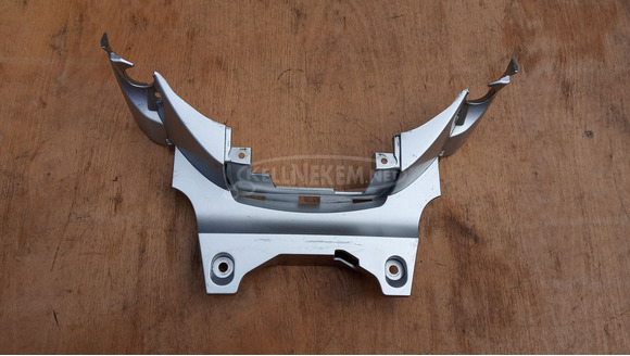 Suzuki Burgman 250 - 400 (merci lámpás) háttámla burkolat ezüst - 1/10