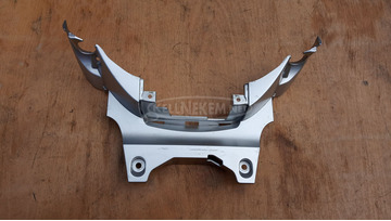 Suzuki Burgman 250 - 400 (merci lámpás) háttámla burkolat ezüst