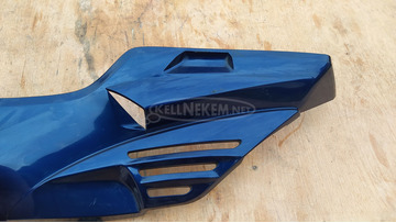 Suzuki Burgman 250 - 400 (merci lámpás) taposó alatti idom balos kék