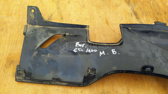 Suzuki Burgman 250 - 400 (merci lámpás) taposó alatti idom balos kék