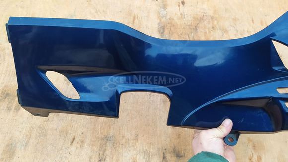 Suzuki Burgman 250 - 400 (merci lámpás) taposó alatti idom balos kék