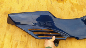 Suzuki Burgman 250 - 400 (merci lámpás) taposó alatti idom jobbos kék