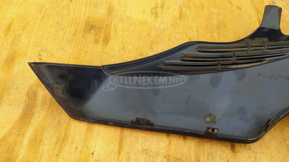 Suzuki Burgman 250 - 400 (merci lámpás) taposó alatti idom jobbos kék - 7/10