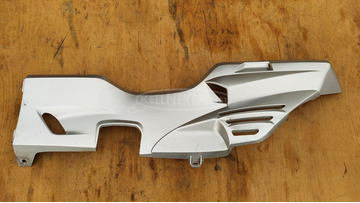 Suzuki Burgman 250 - 400 (merci lámpás) taposó alatti idom balos ezüst