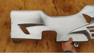 Suzuki Burgman 250 - 400 (merci lámpás) taposó alatti idom balos ezüst