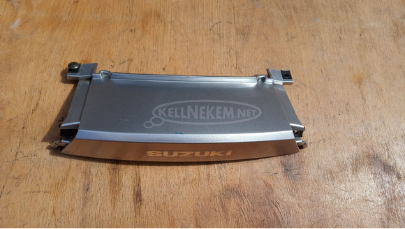 Suzuki Burgman 250 - 400 (merci lámpás) közép idom felső - 1/7