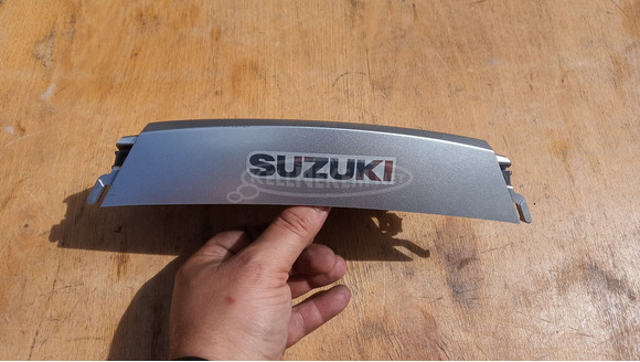 Suzuki Burgman 250 - 400 (merci lámpás) közép idom felső - 2/7