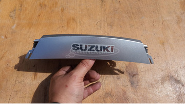 Suzuki Burgman 250 - 400 (merci lámpás) közép idom felső