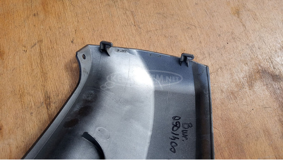 Suzuki Burgman 250 - 400 (merci lámpás) közép idom alsó - 6/9