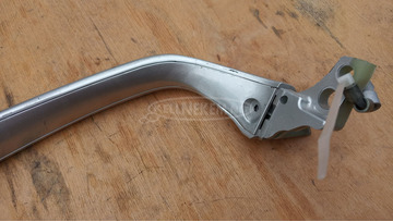 Suzuki Burgman 250 - 400 (merci lámpás) hátsó kapaszkodó jobbos