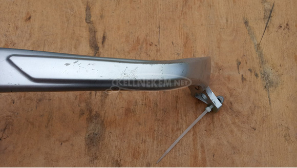 Suzuki Burgman 250 - 400 (merci lámpás) hátsó kapaszkodó jobbos - 5/6