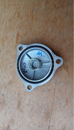 Suzuki Burgman 250 - 400 (merci lámpás) olajszűrő fedél - 1/3