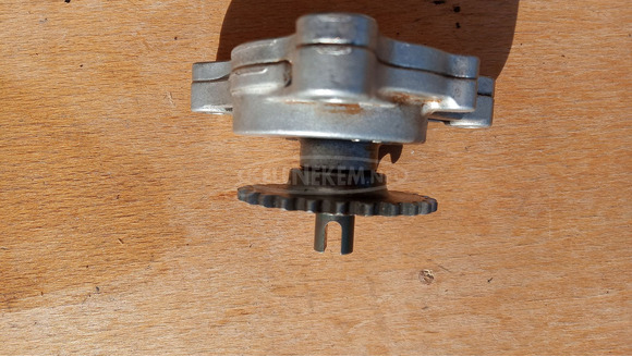 Suzuki Burgman 250 -400 (merci lámpás) olajpumpa - 6/7