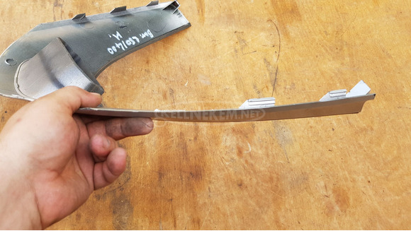 Suzuki Burgman 250 - 400 (merci lámpás) plexi takaró idom sérült - 7/7