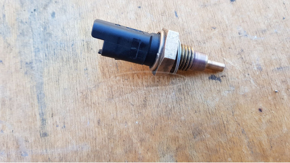 Piaggio x9 500 vízhőmérséklet jeladó - 4/5