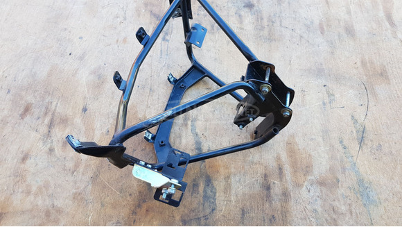 Piaggio X9 125 - 500 első idom tartó konzol - 7/8