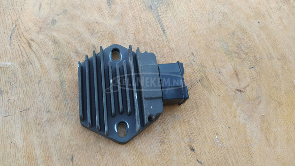 Piaggio x9 250 (honda blokkos) feszültségszabályzó