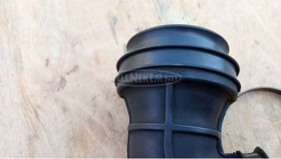 Suzuki Burgman 250 2003-2006 légszűrő könyökcső - 9/10