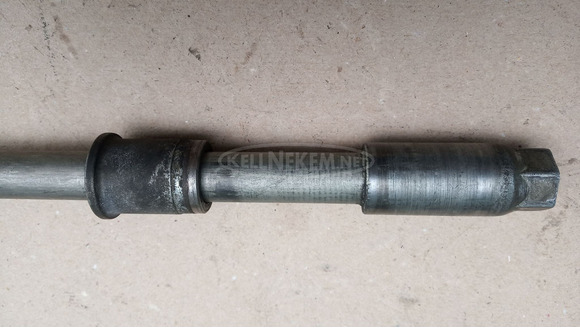 Suzuki Burgman 250 - 400 2003-2006 első keréktengely