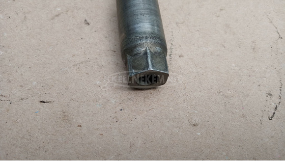 Suzuki Burgman 250 - 400 2003-2006 első keréktengely