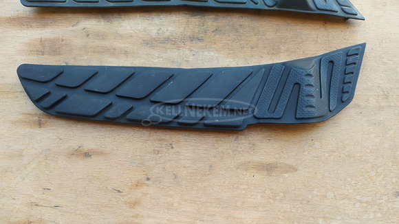 Suzuki Burgman 250 - 400 2003-2006 hátsó gumiszőnyeg pár - 2/6