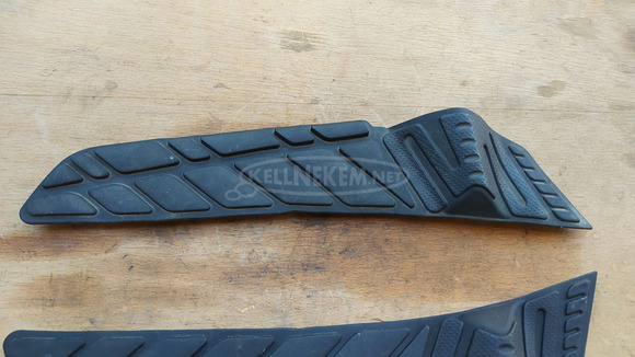 Suzuki Burgman 250 - 400 2003-2006 hátsó gumiszőnyeg pár - 3/6