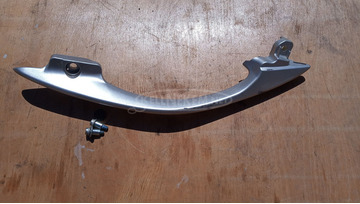 Suzuki Burgman 250 - 400 2003-2006 hátsó kapaszkodó balos