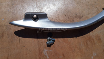 Suzuki Burgman 250 - 400 2003-2006 hátsó kapaszkodó balos