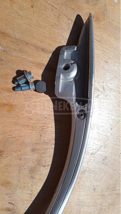 Suzuki Burgman 250 - 400 2003-2006 hátsó kapaszkodó balos