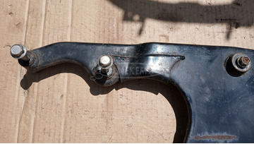 Suzuki Burgman 400 2003-2006 kipufogó tartókonzol