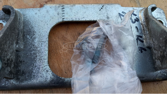 Suzuki Burgman 250 - 400 2003-2006 ülés zsanér - 6/8