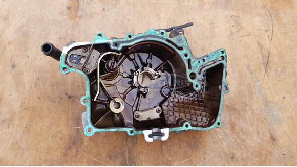 Piaggio Beverly 500 gyújtásfedél vízpumpával - 5/10