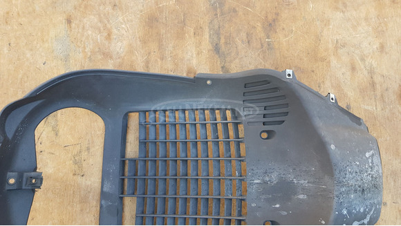 Piaggio Beverly 500 hűtő elötti idom - 3/9