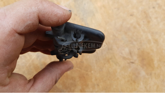 Piaggio Beverly 500 nyitó fül pár - 4/4