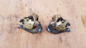 Piaggio Beverly 500 első féknyereg pár