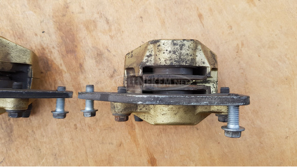 Piaggio Beverly 500 első féknyereg pár - 8/9