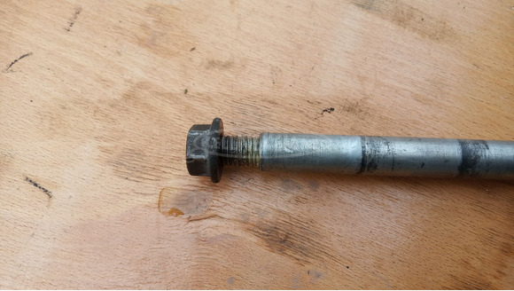 Piaggio Beverly 500 első keréktengely