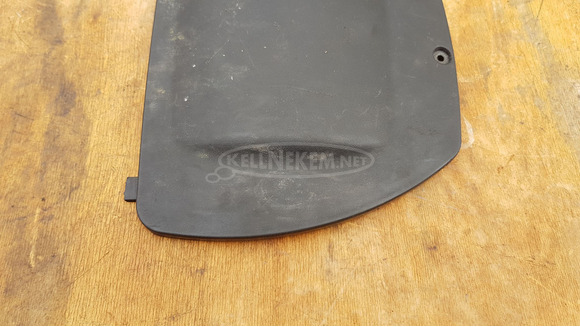 Piaggio Beverly 500 szervízfedél sisaktartóba