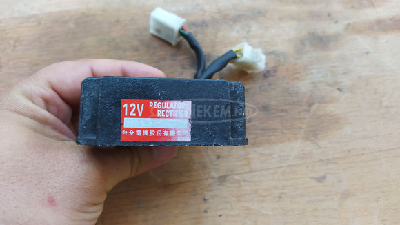 Kymco dink 125 - 150 feszültségszabályzó