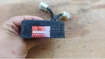 Kymco dink 125 - 150 feszültségszabályzó