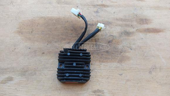 Kymco dink 125 - 150 feszültségszabályzó