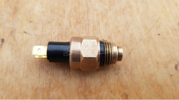 Kymco dink 125 - 150 hőgomba ventilátor hőkapcsoló - 1/4